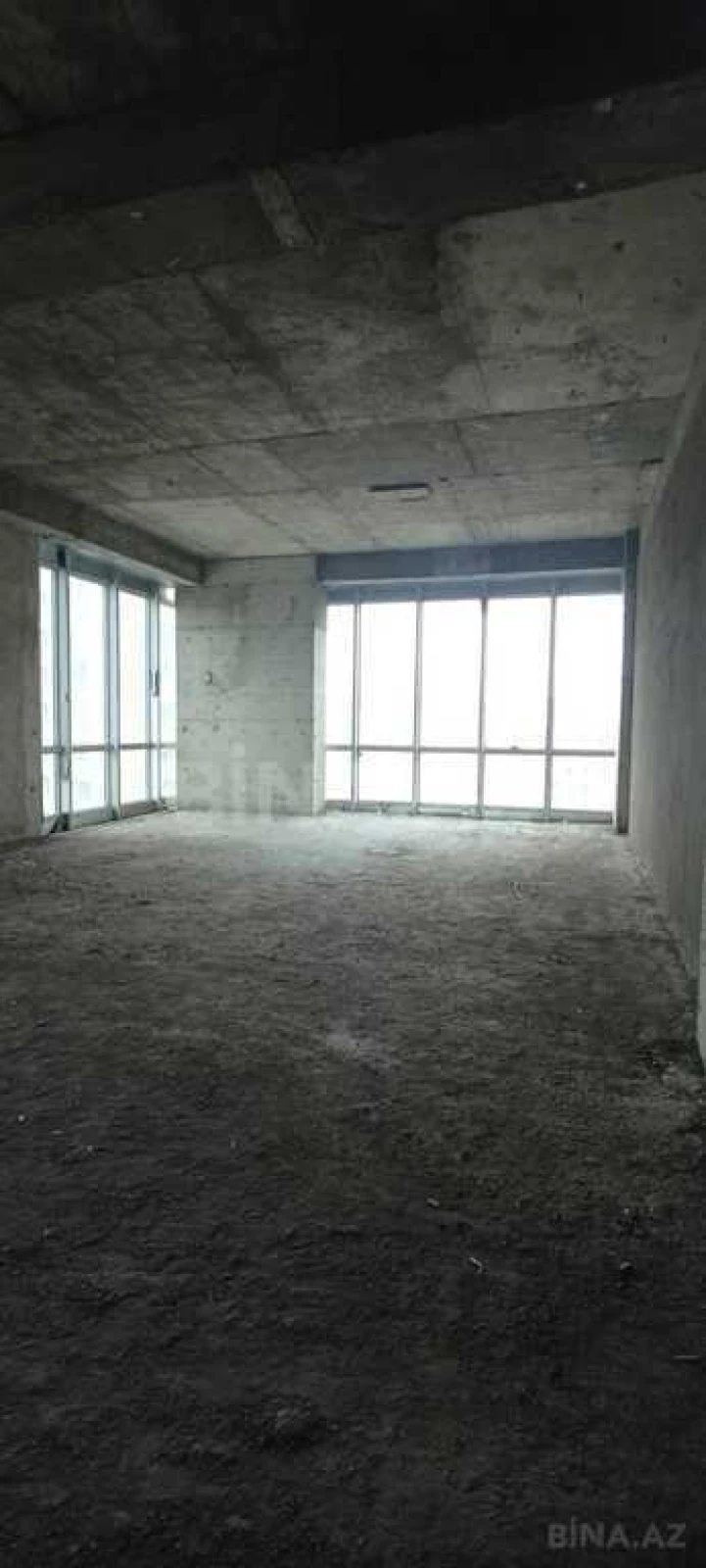 Satılır 4 otaqlı mənzil 185 m²
