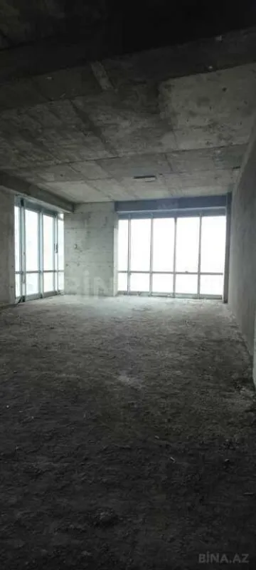 Satılır 4 otaqlı mənzil 185 m²