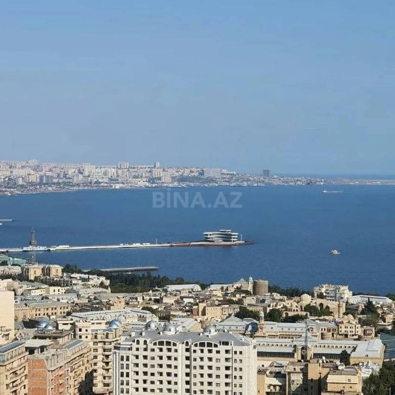 Satılır 4 otaqlı mənzil 185 m²