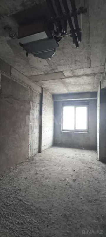 Satılır 4 otaqlı mənzil 185 m²