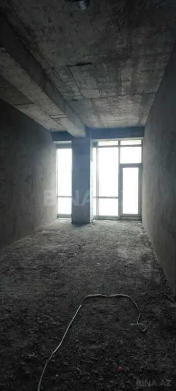 Satılır 4 otaqlı mənzil 185 m²