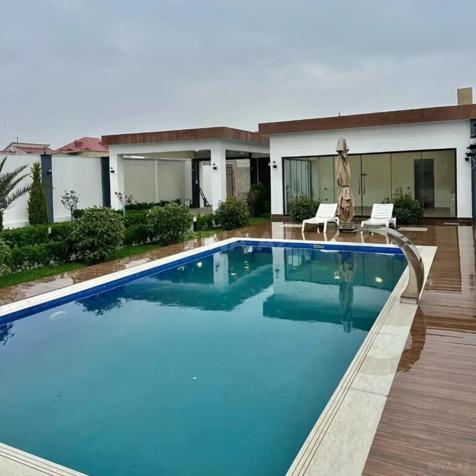 Satılır 4 otaqlı həyət evi 240 m²