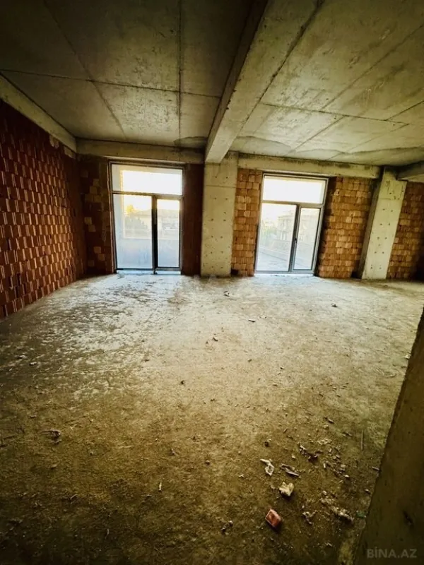 Satılır 4 otaqlı mənzil 196 m²