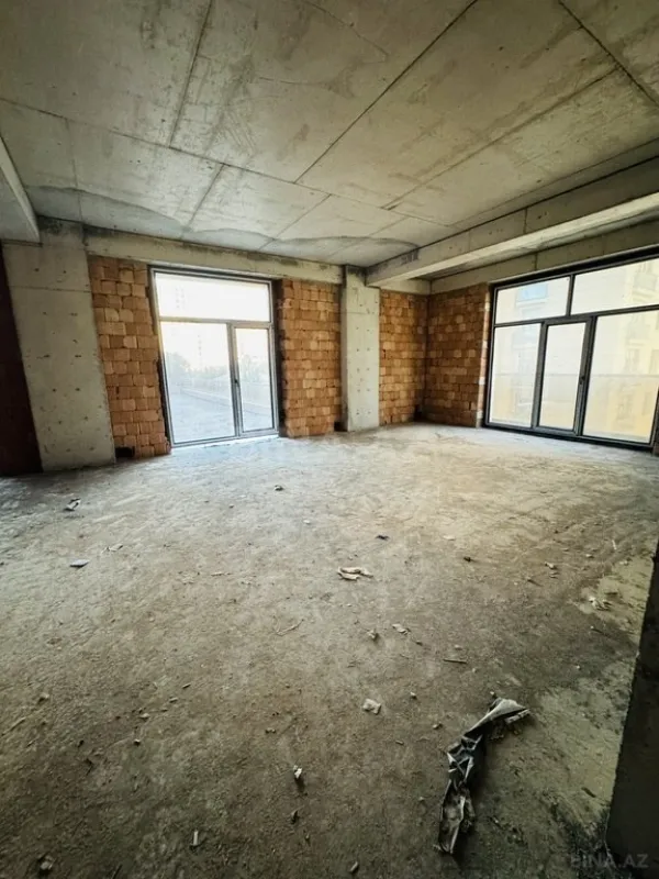 Satılır 4 otaqlı mənzil 196 m²