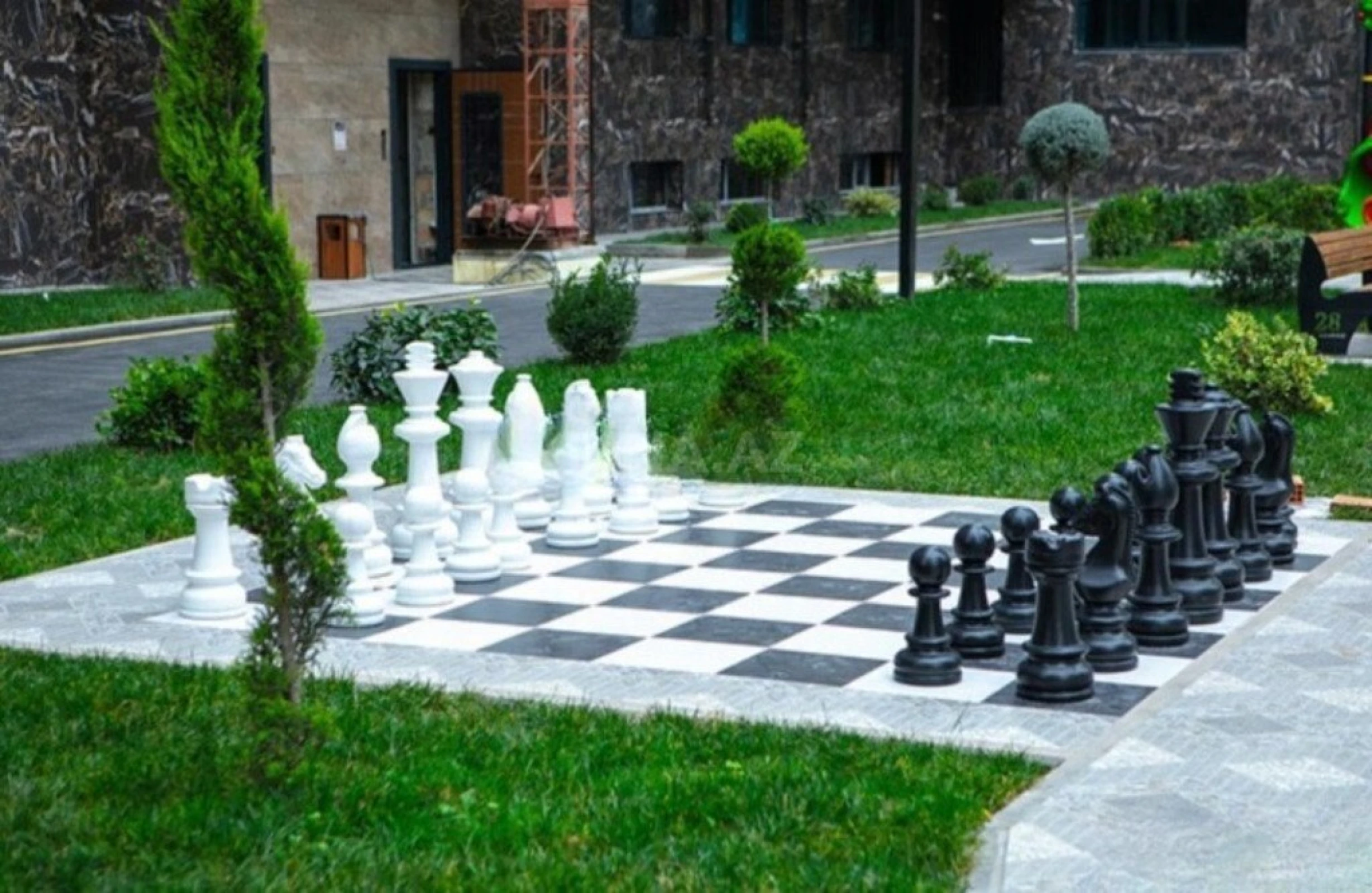 Satılır 4 otaqlı mənzil 196 m²