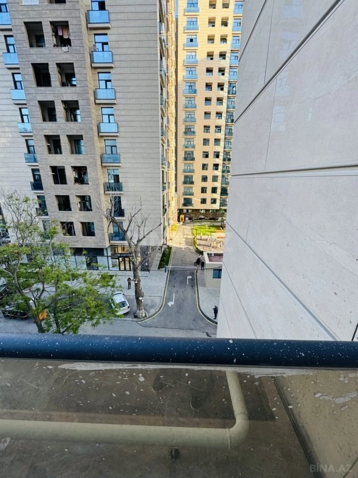 Satılır 4 otaqlı mənzil 196 m²