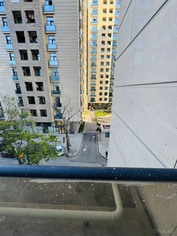 Satılır 4 otaqlı mənzil 196 m²