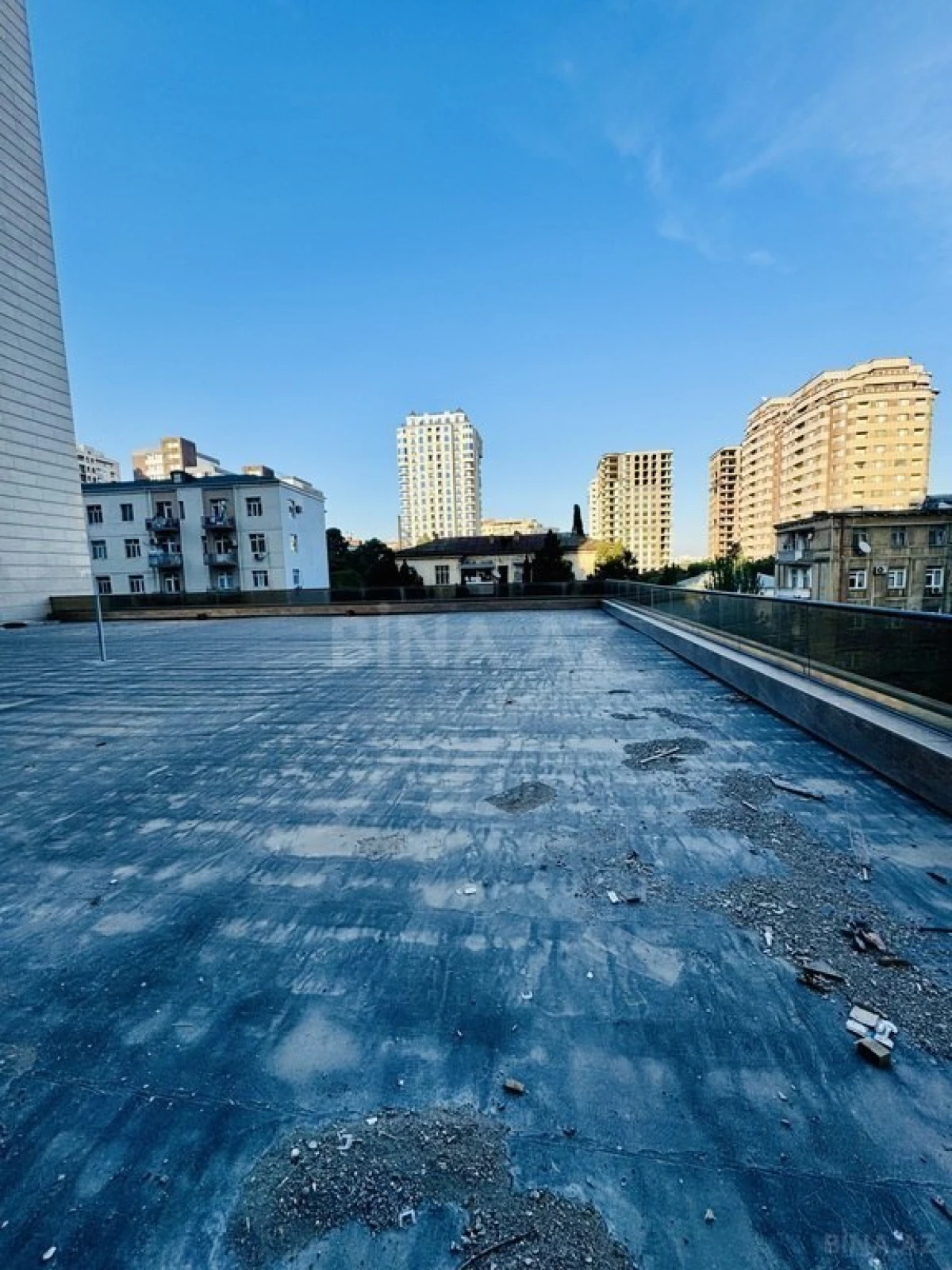 Satılır 4 otaqlı mənzil 196 m²