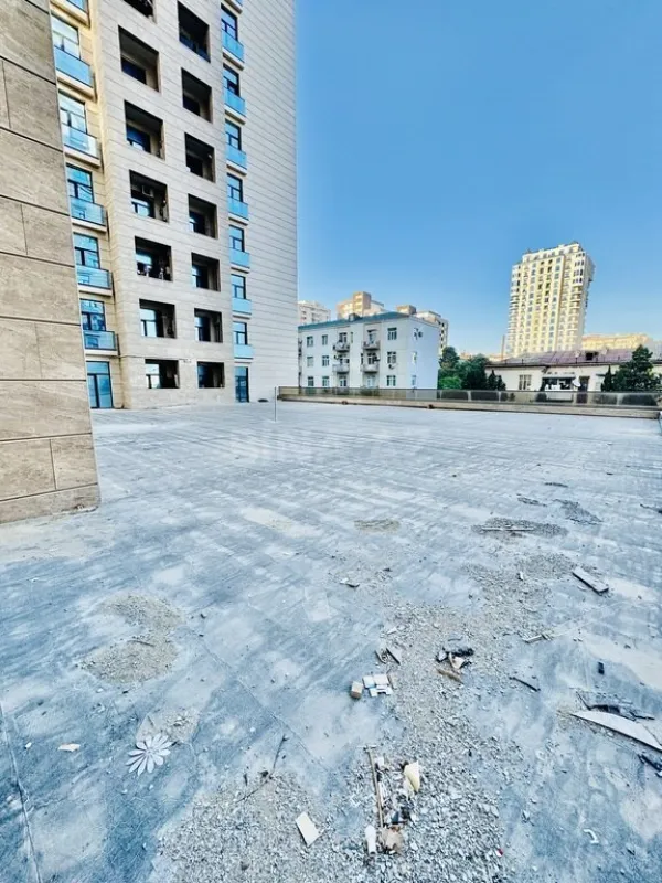 Satılır 4 otaqlı mənzil 196 m²