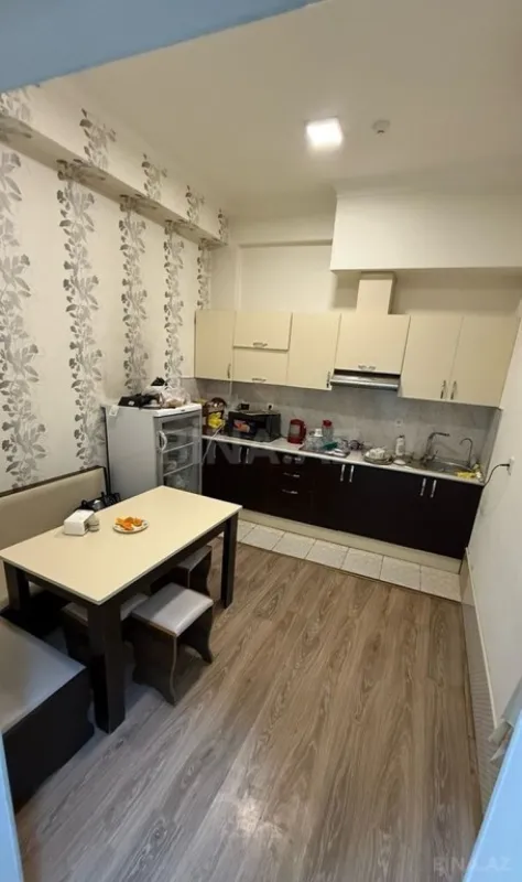 Kirayə verilir 20 otaqlı ofis 2000 m²