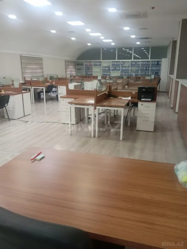 Kirayə verilir 20 otaqlı ofis 2000 m²