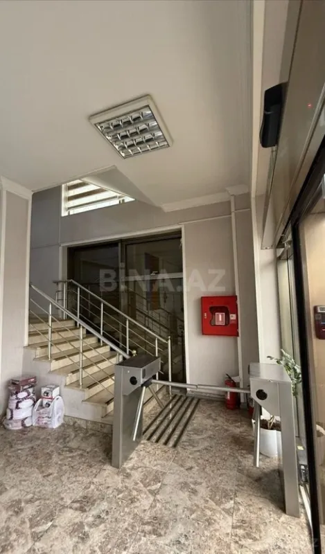 Kirayə verilir 20 otaqlı ofis 2000 m²