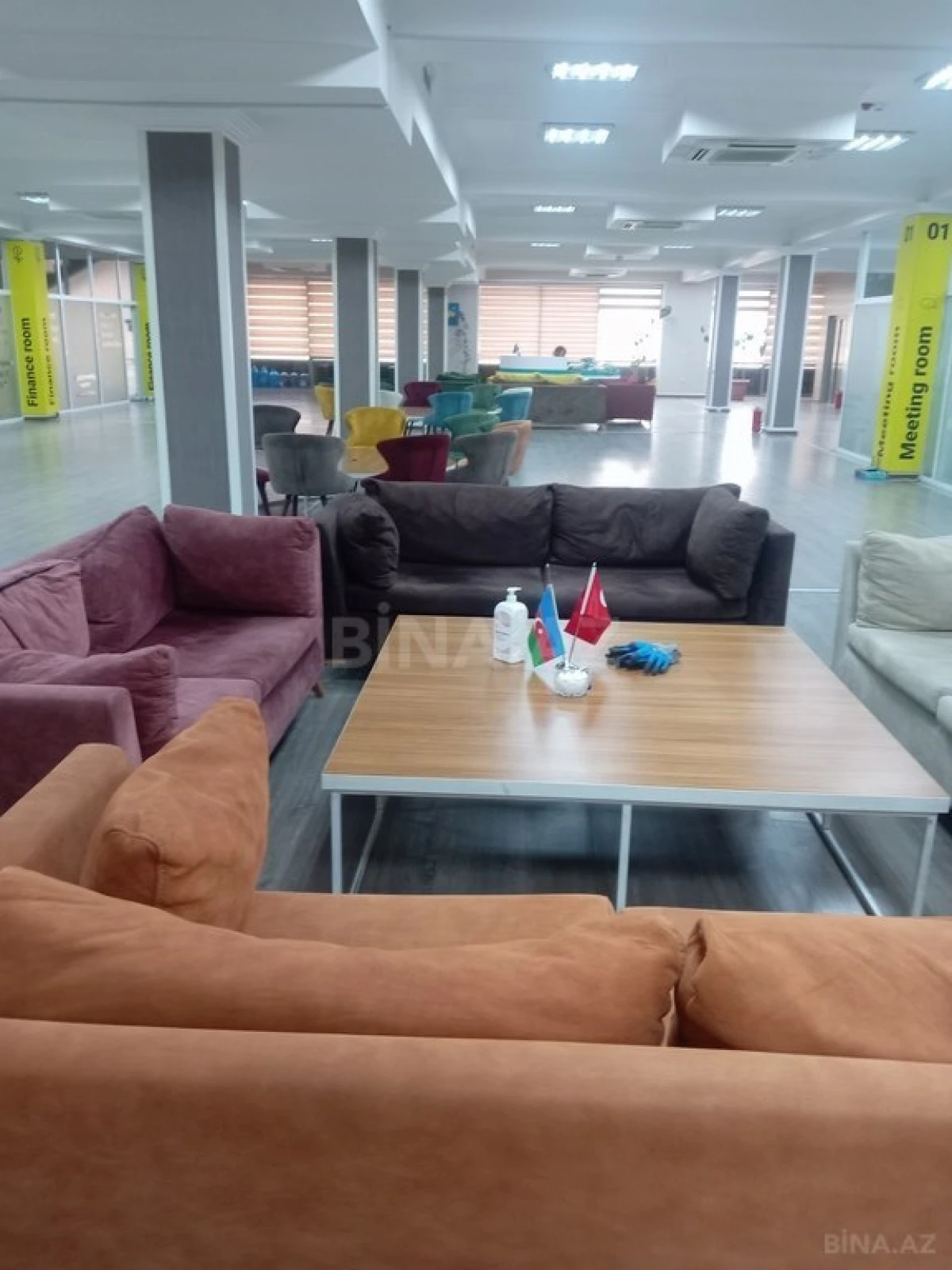 Kirayə verilir 20 otaqlı ofis 2000 m²