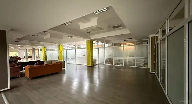 Kirayə verilir 20 otaqlı ofis 2000 m²