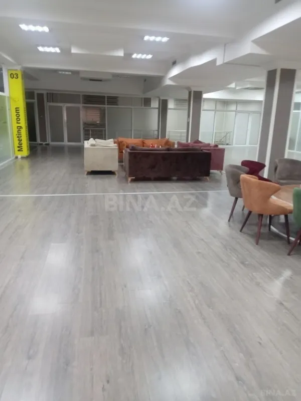 Kirayə verilir 20 otaqlı ofis 2000 m²