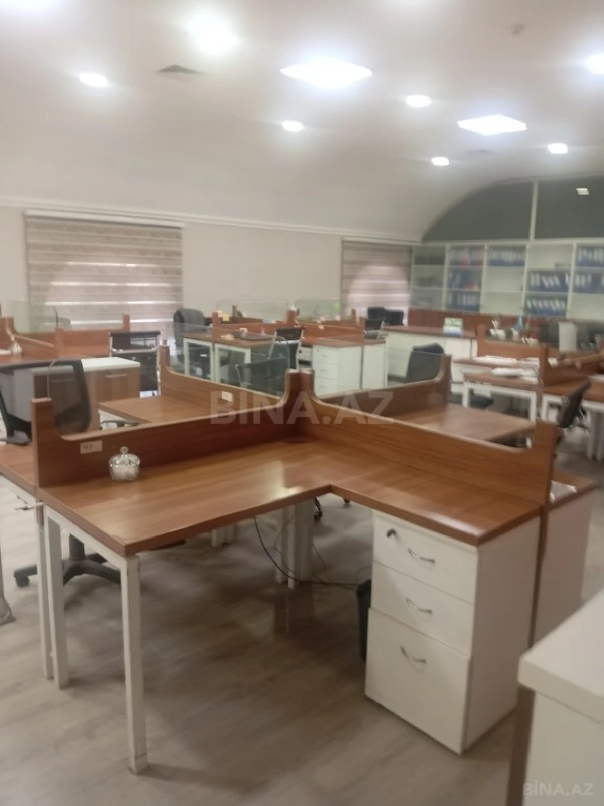 Kirayə verilir 20 otaqlı ofis 2000 m²