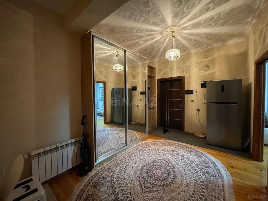 Satılır 3 otaqlı mənzil 110 m²