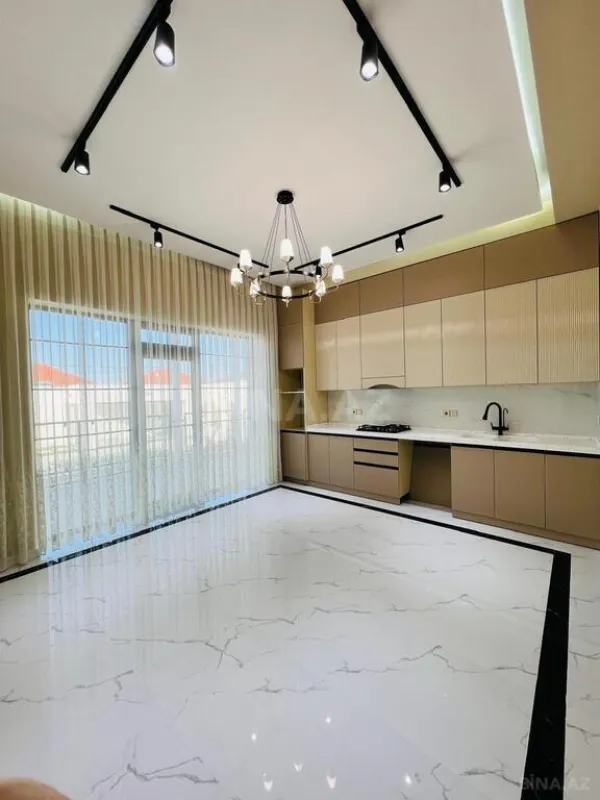 Satılır 4 otaqlı həyət evi 220 m²