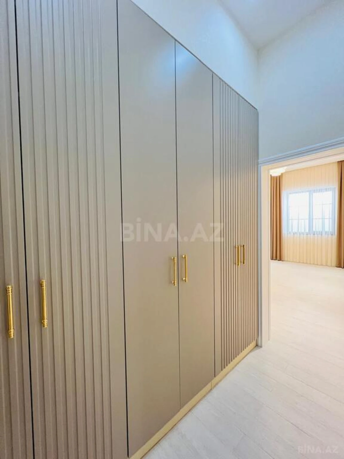 Satılır 4 otaqlı həyət evi 220 m²