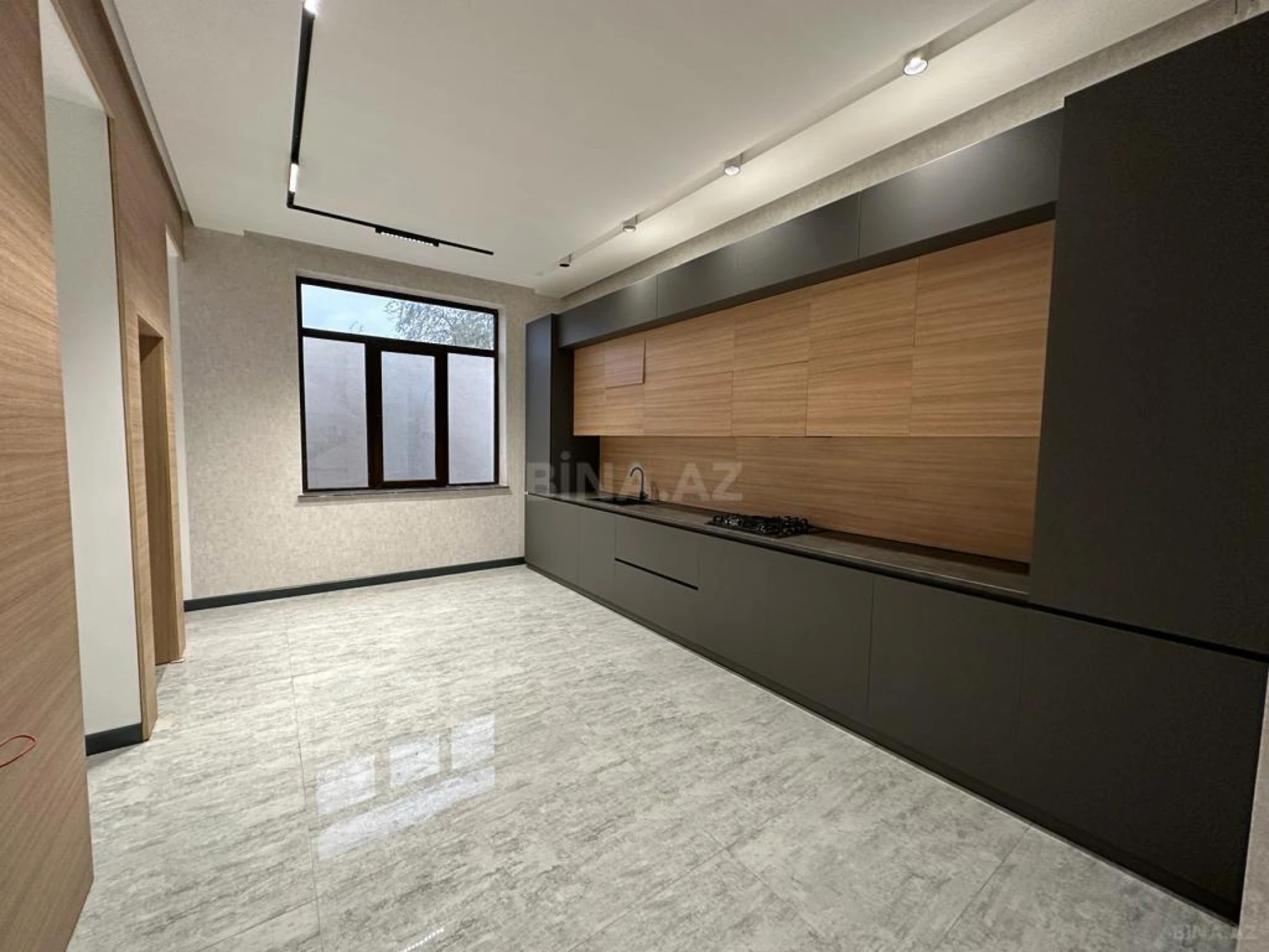 Satılır 6 otaqlı həyət evi 400 m²