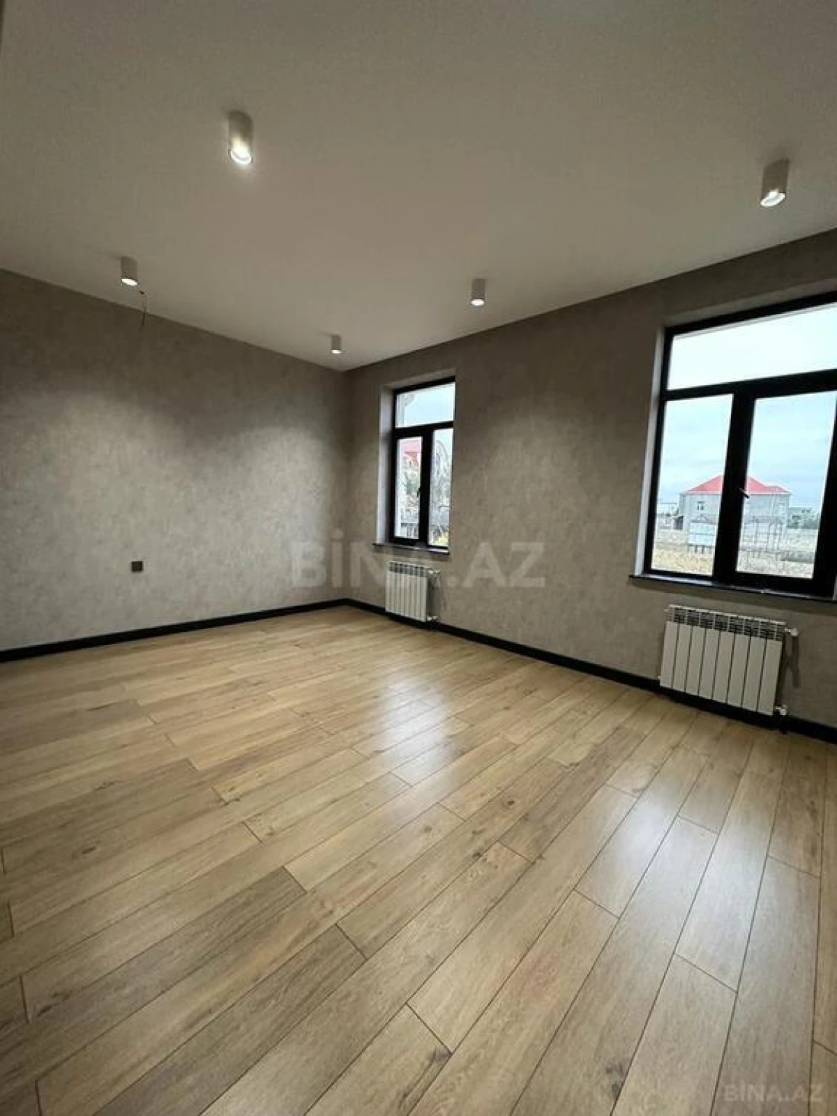 Satılır 6 otaqlı həyət evi 400 m²