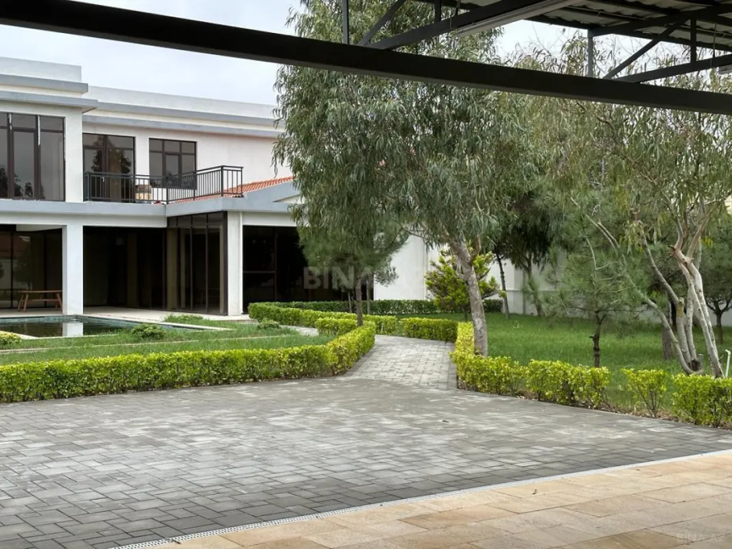 Satılır 6 otaqlı həyət evi 400 m²