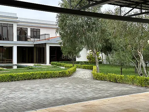 Satılır 6 otaqlı həyət evi 400 m²