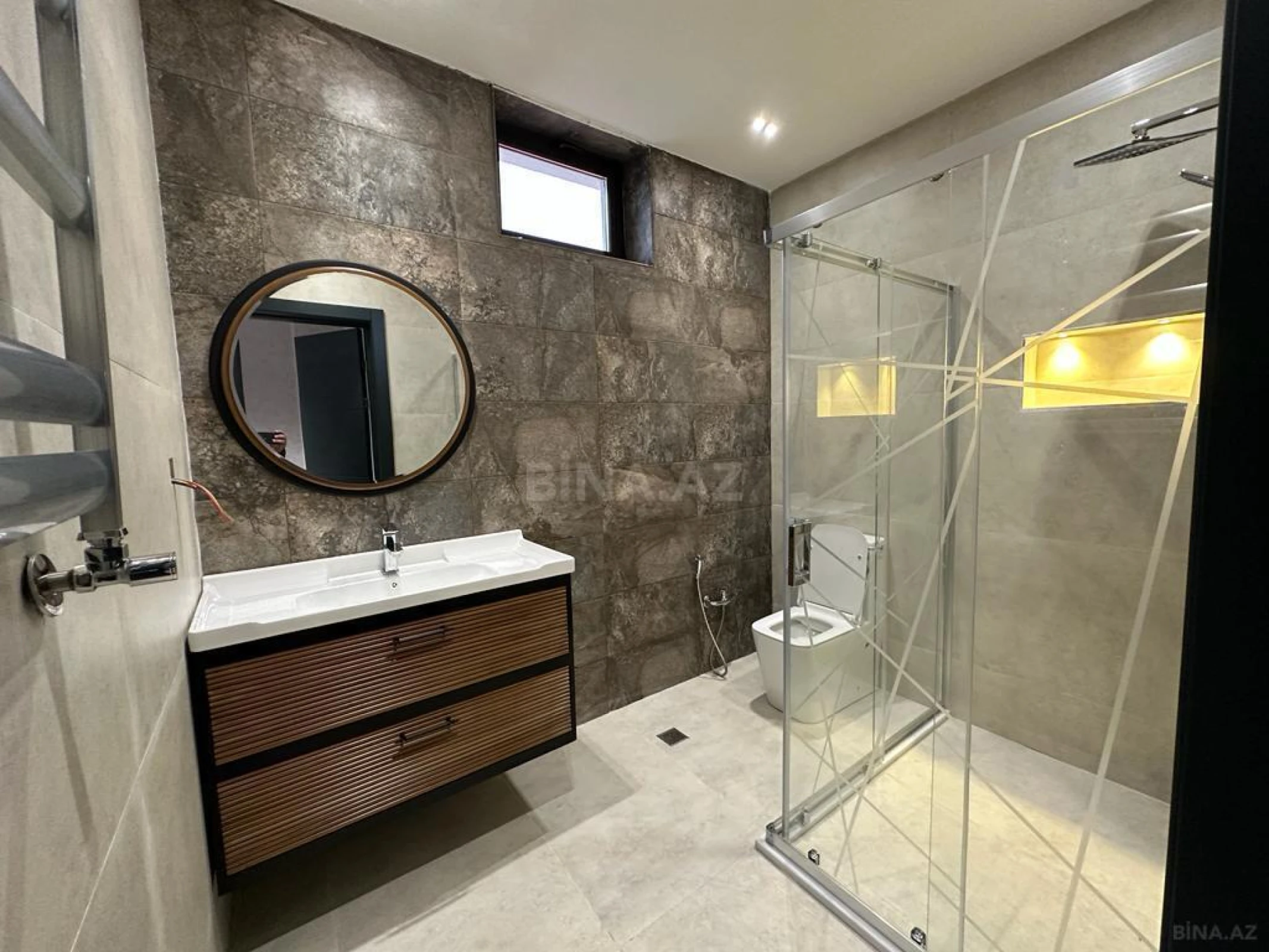 Satılır 6 otaqlı həyət evi 400 m²