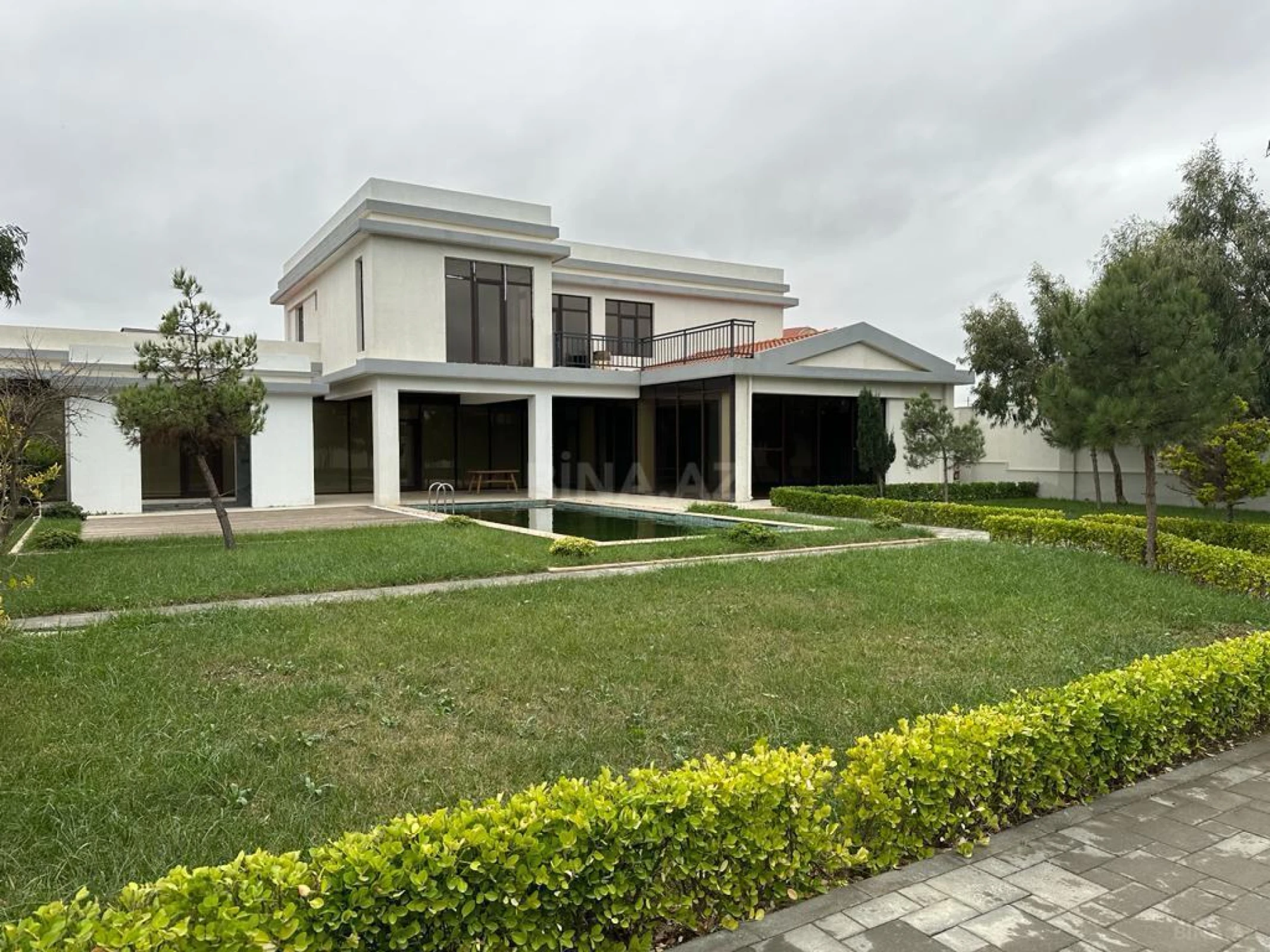 Satılır 6 otaqlı həyət evi 400 m²