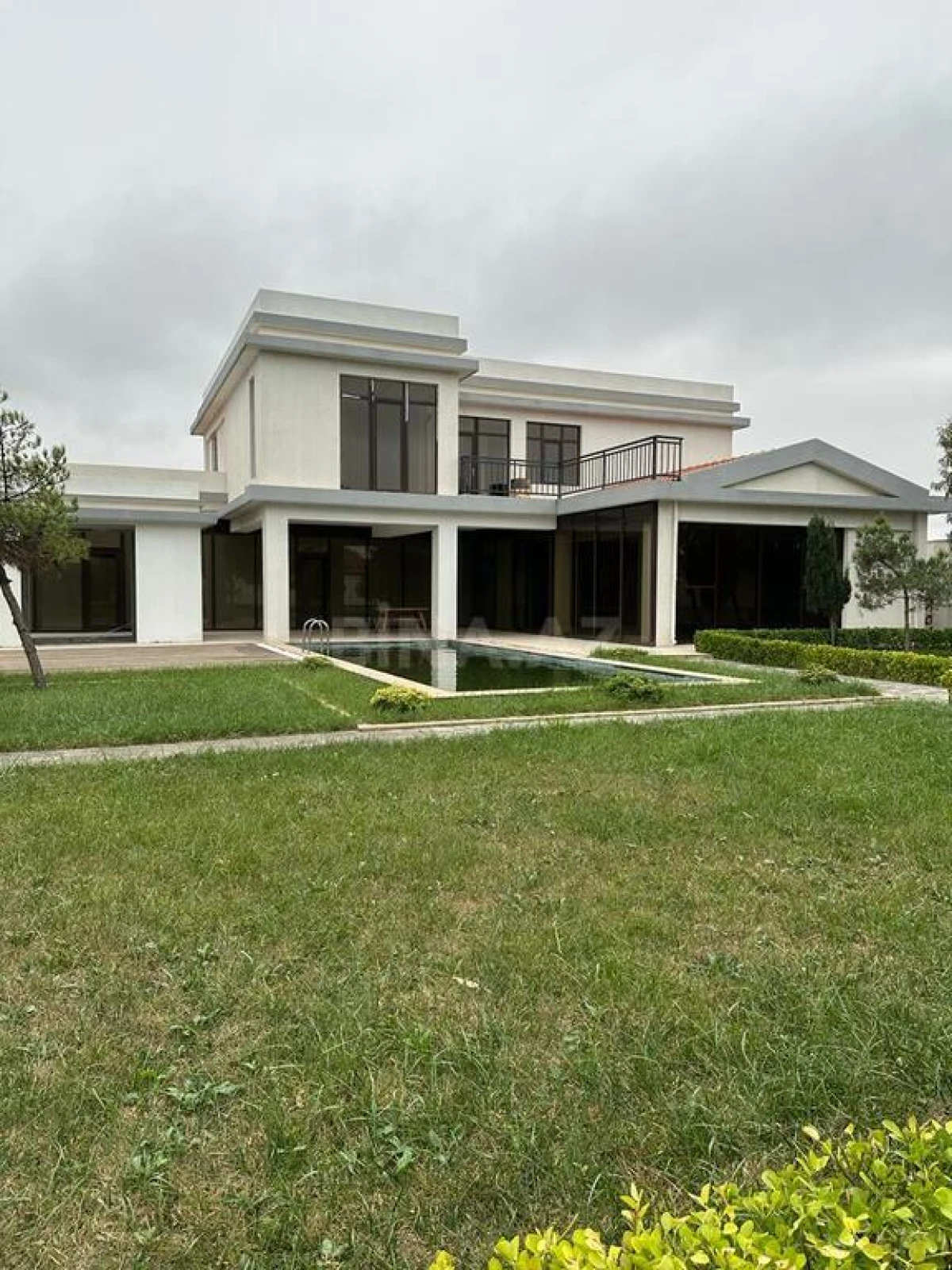 Satılır 6 otaqlı həyət evi 400 m²