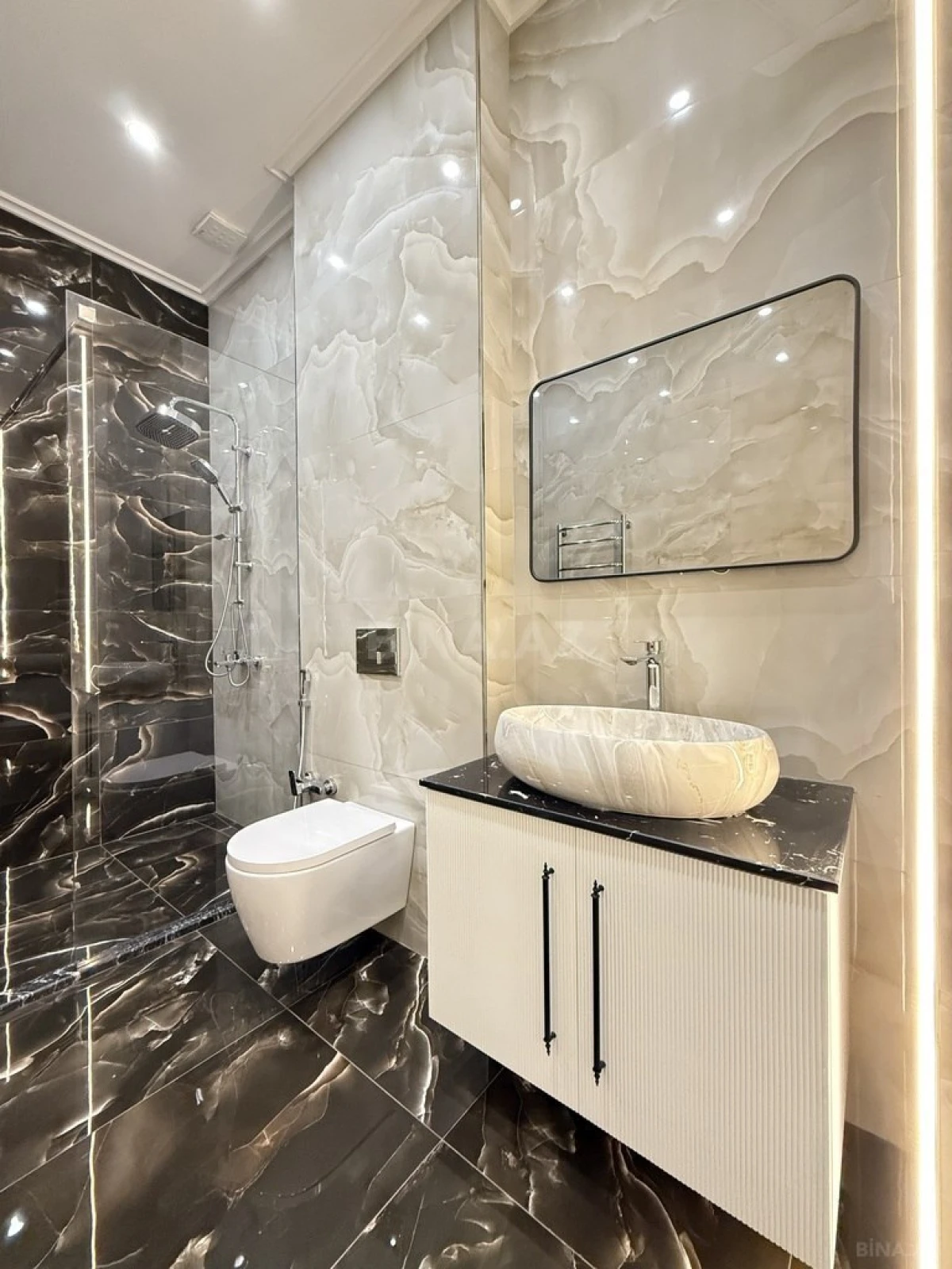 Satılır 6 otaqlı həyət evi 450 m²