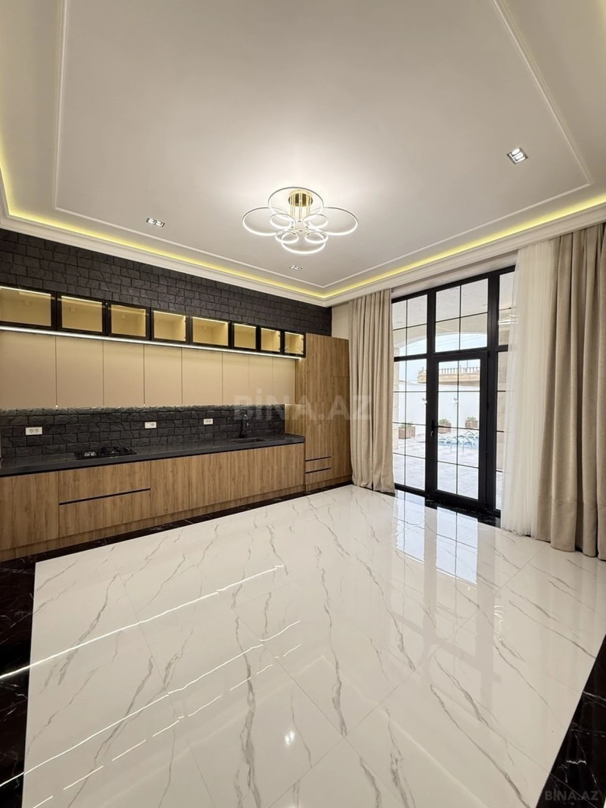 Satılır 6 otaqlı həyət evi 450 m²