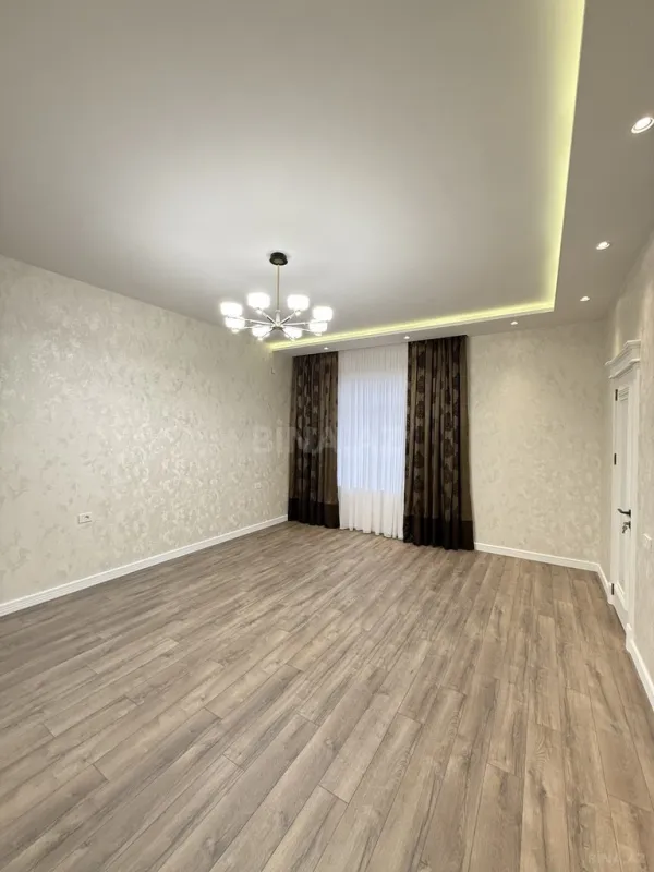 Satılır 6 otaqlı həyət evi 450 m²