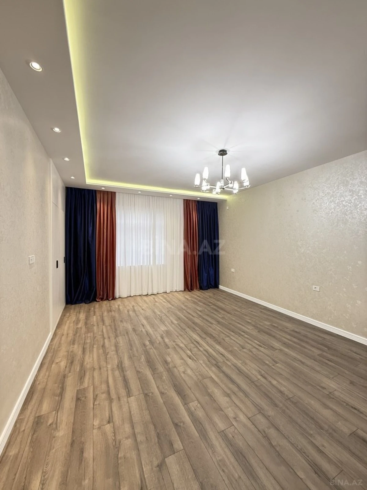 Satılır 6 otaqlı həyət evi 450 m²