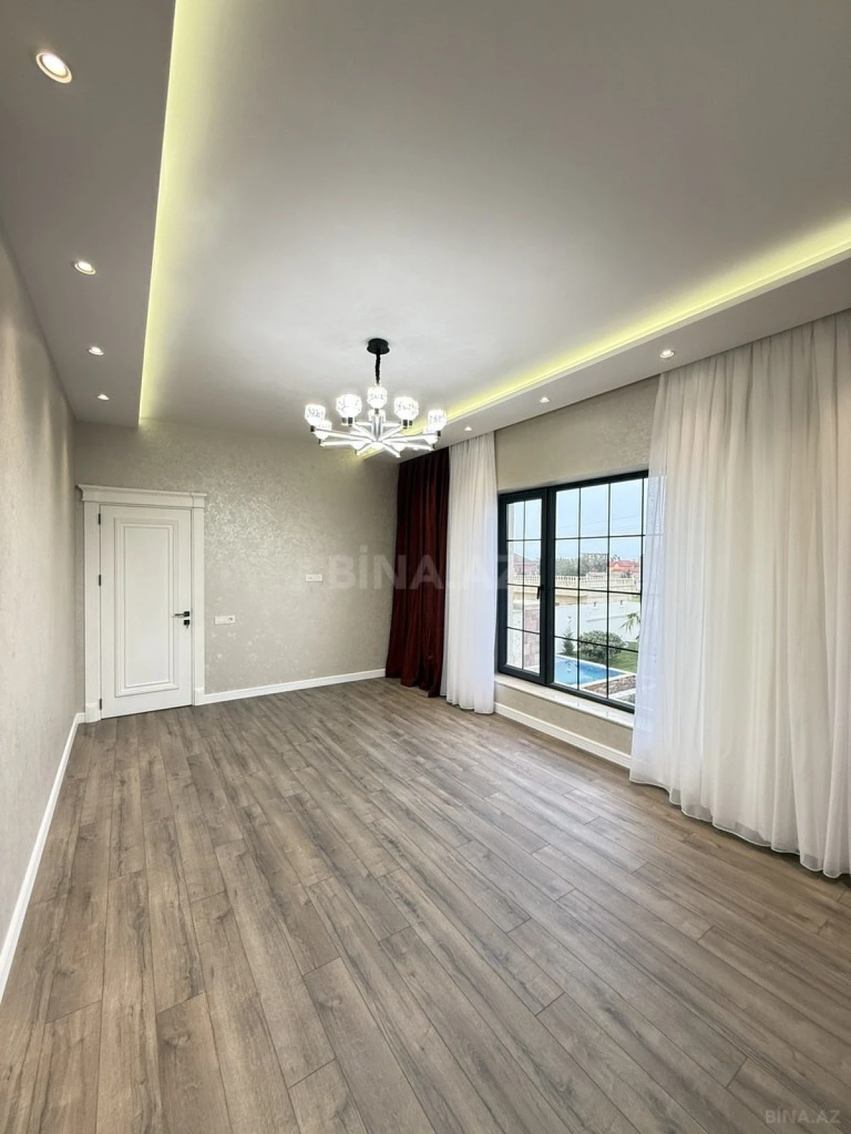 Satılır 6 otaqlı həyət evi 450 m²