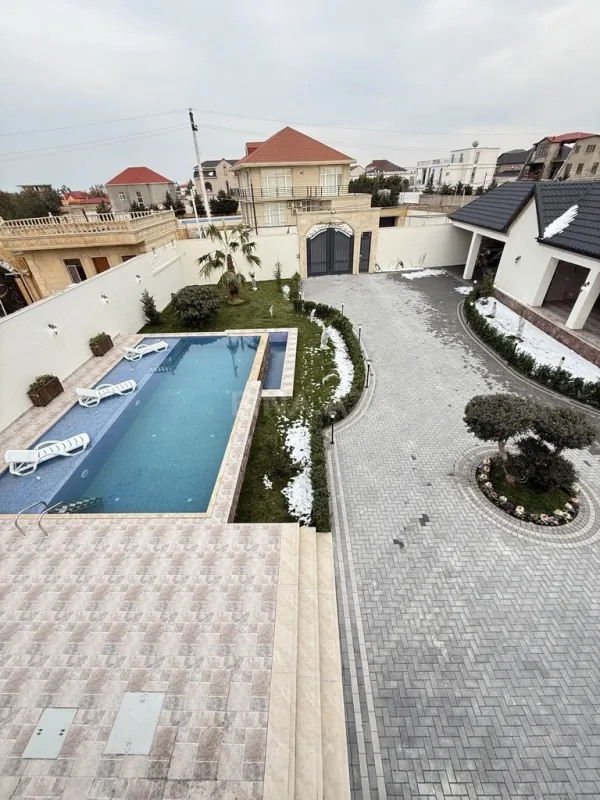 Satılır 6 otaqlı həyət evi 450 m²