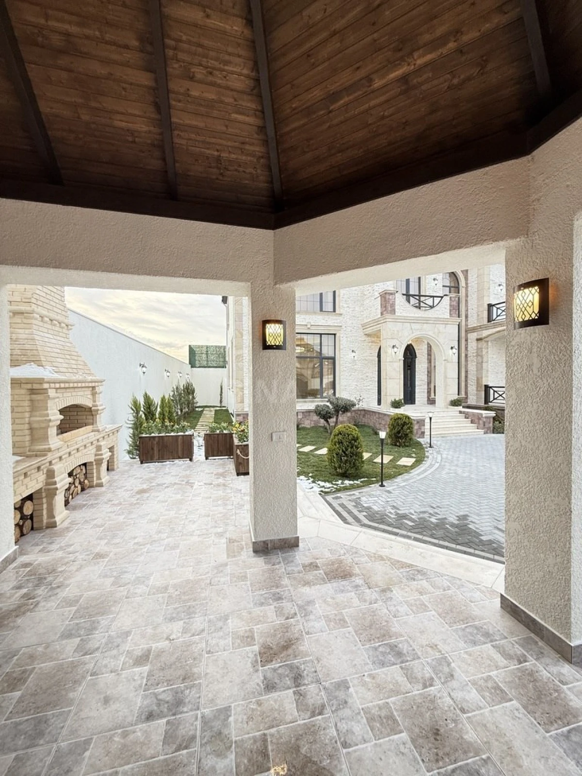 Satılır 6 otaqlı həyət evi 450 m²