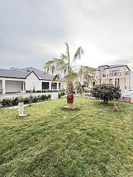 Satılır 6 otaqlı həyət evi 450 m²