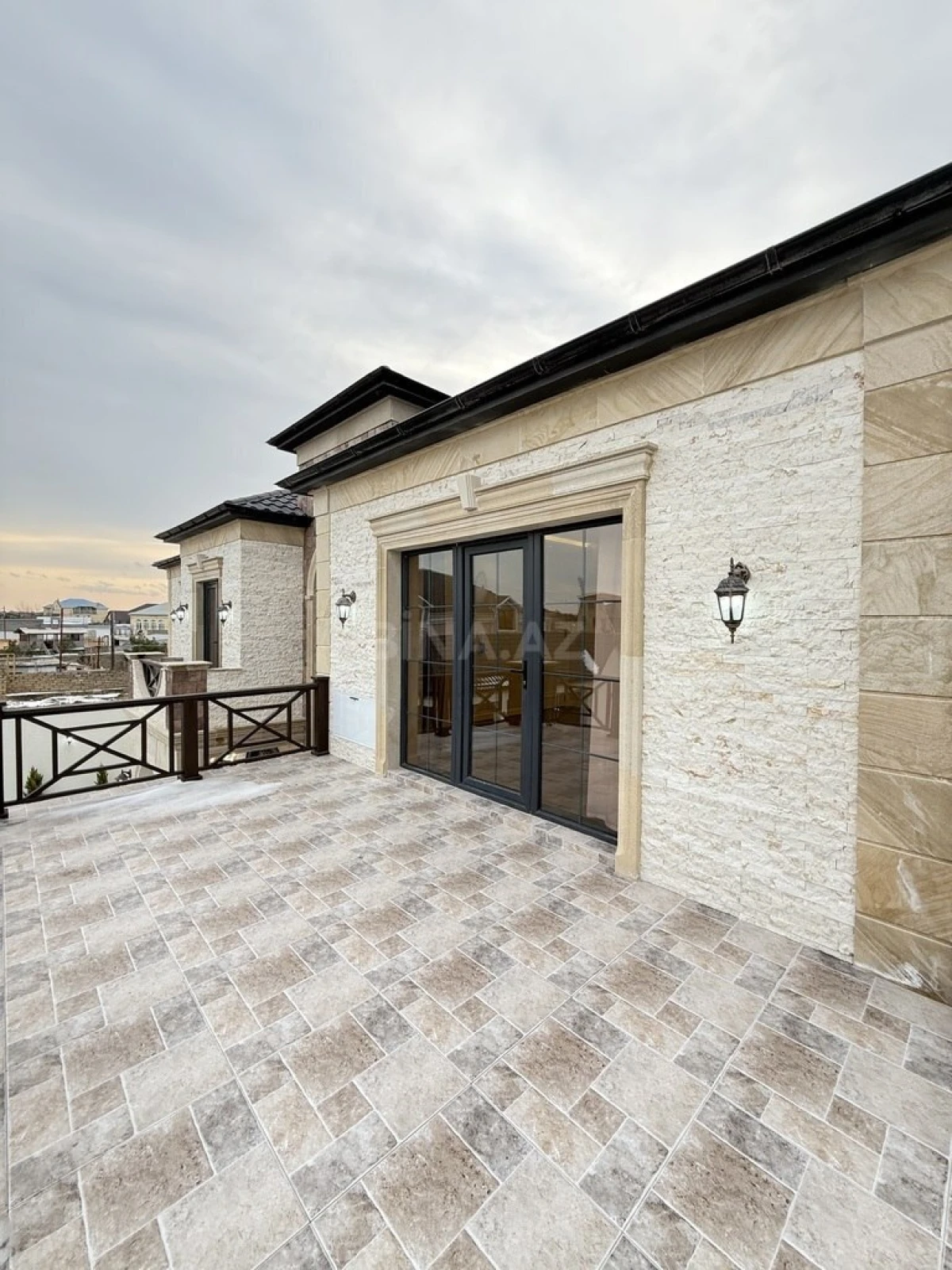 Satılır 6 otaqlı həyət evi 450 m²