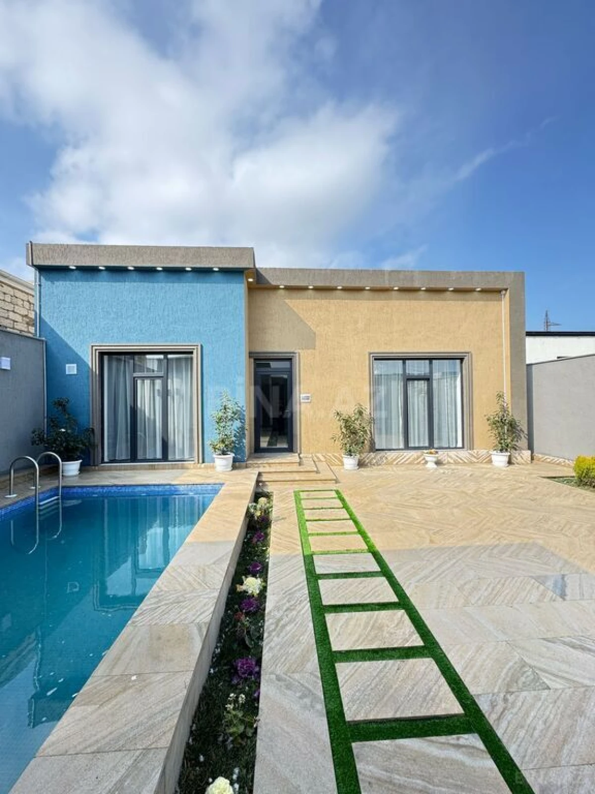 Satılır 4 otaqlı həyət evi 135 m²