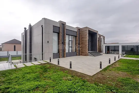 Kirayə verilir 6 otaqlı həyət evi 540 m²