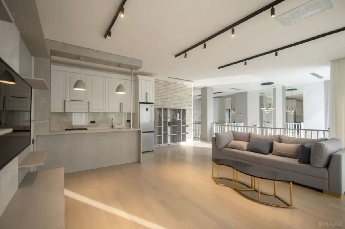 Kirayə verilir 6 otaqlı həyət evi 540 m²