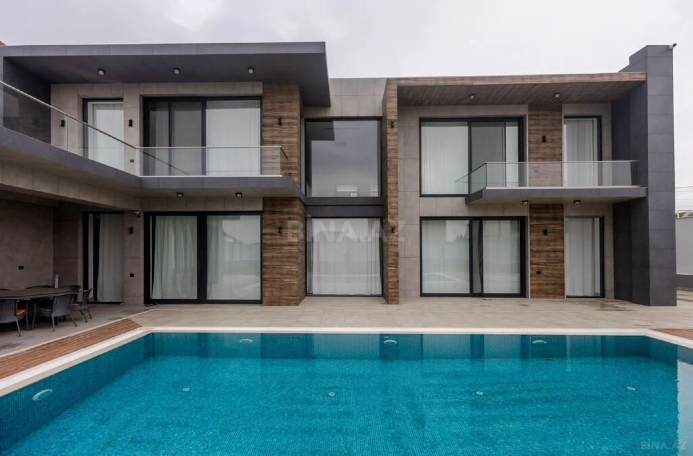Kirayə verilir 6 otaqlı həyət evi 540 m²