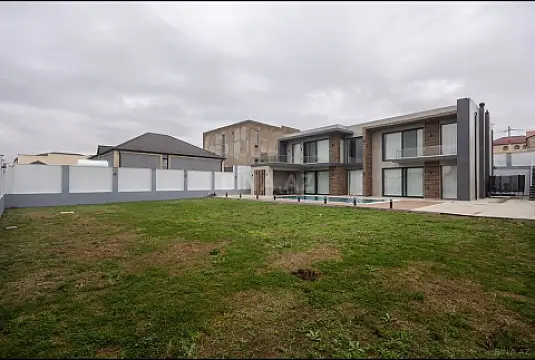 Kirayə verilir 6 otaqlı həyət evi 540 m²