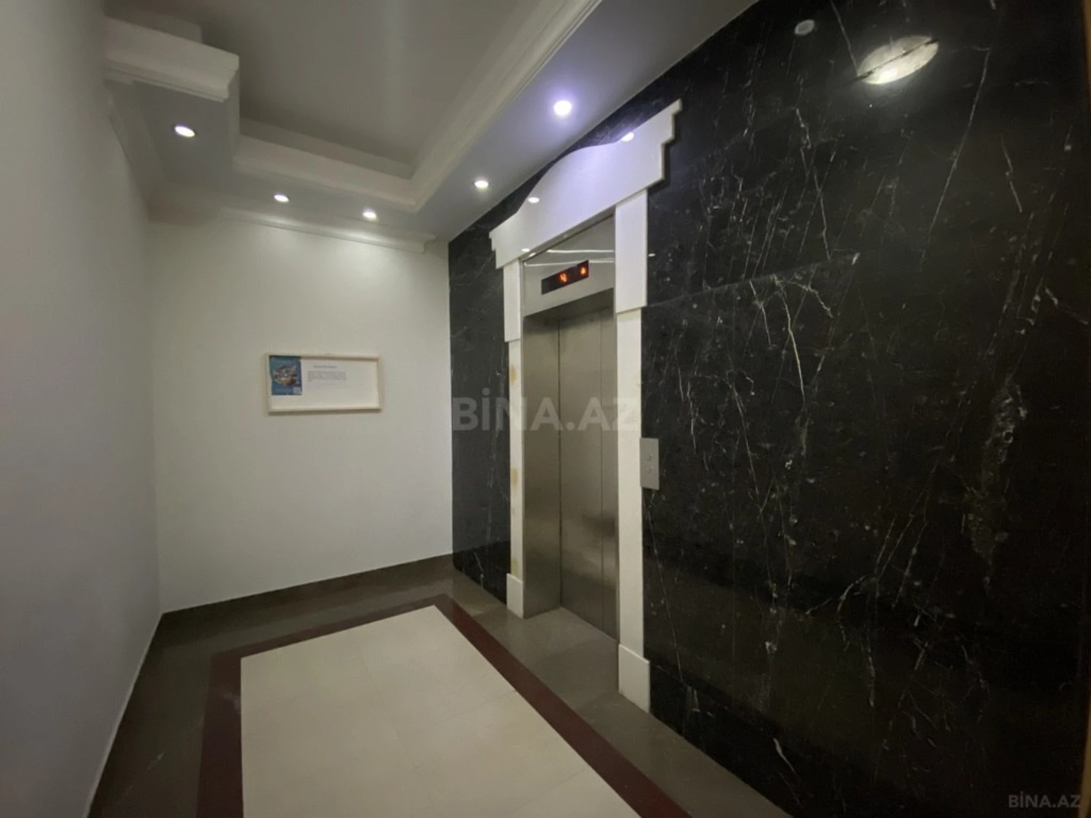 Satılır 4 otaqlı mənzil 207 m²