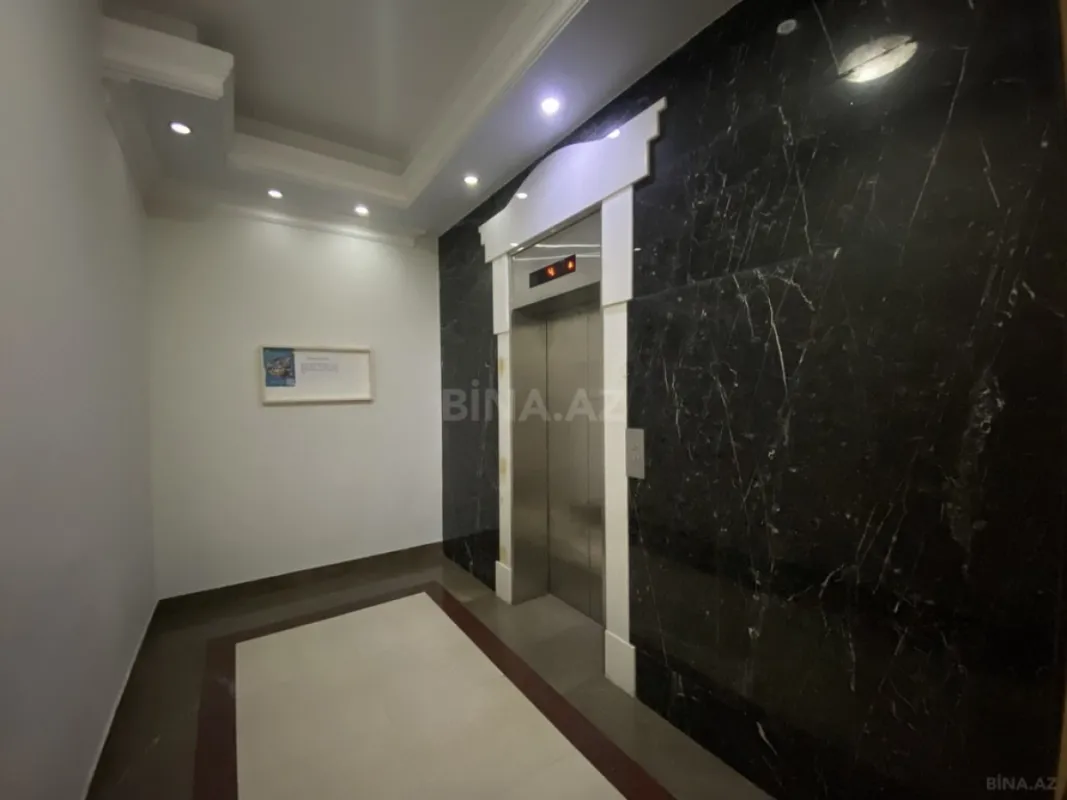 Satılır 4 otaqlı mənzil 207 m²