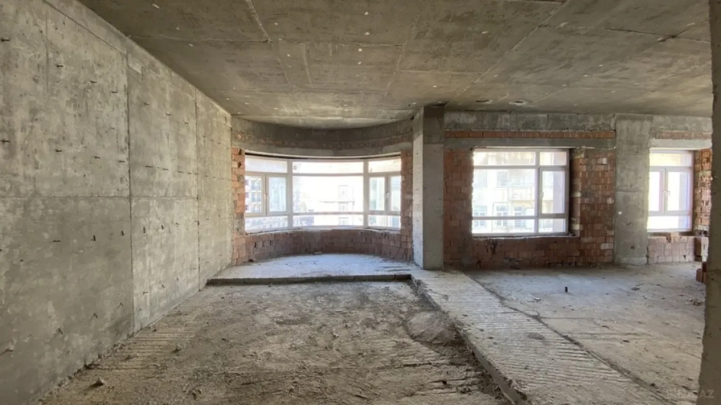 Satılır 4 otaqlı mənzil 207 m²