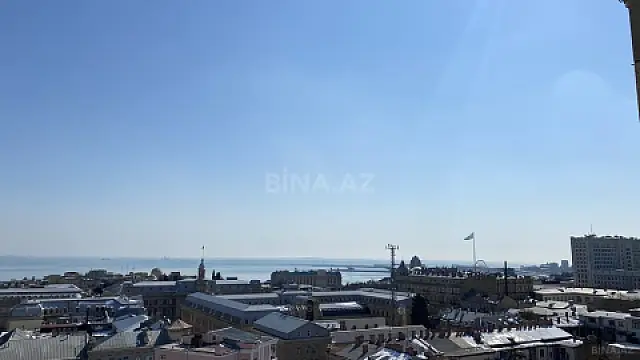 Satılır 4 otaqlı mənzil 207 m²