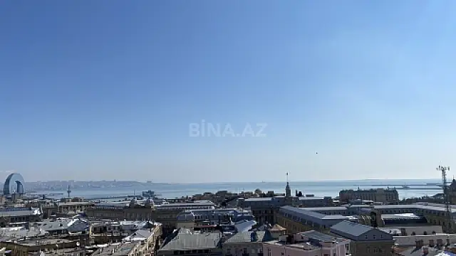 Satılır 4 otaqlı mənzil 207 m²