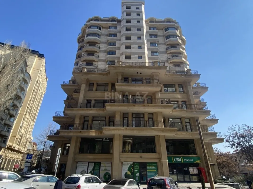 Satılır 4 otaqlı mənzil 207 m²